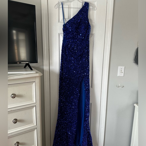 Ladivine prom dress - Picture 2 of 11